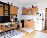 PREDÁM GARSÓNKU S BALKÓNOM, SUPER LOKALITA, NOVÉ ZÁMKY