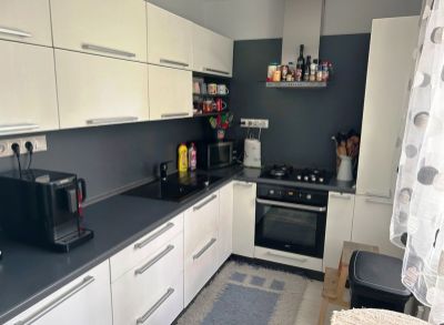 PREDAJ - KOMPLETNE PREROBENÝ, ÚTULNÝ 3 IZBOVÝ BYT LÁNSKA, POVAŽSKÁ BYSTRICA