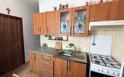 ZREKONŠTRUOVANÝ 2I BYT V CENTRE BREZNA - SUPER LOKALITA