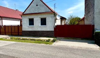 Realitná kancelária SortieReal Vám ponúka na predaj prízemný rodinný dom v dedinke na Záhorí v obci Závod.