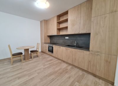 Úplne nový priestranný 2-izbový byt v Novostavbe blízko Avionu