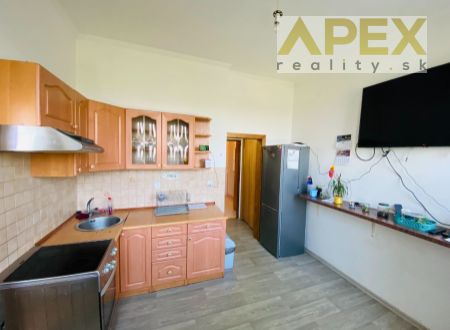 Exkluzívne iba u nás v APEX reality veľký 1i. byt na ul. Pod Beranom v Hc, 38 m2
