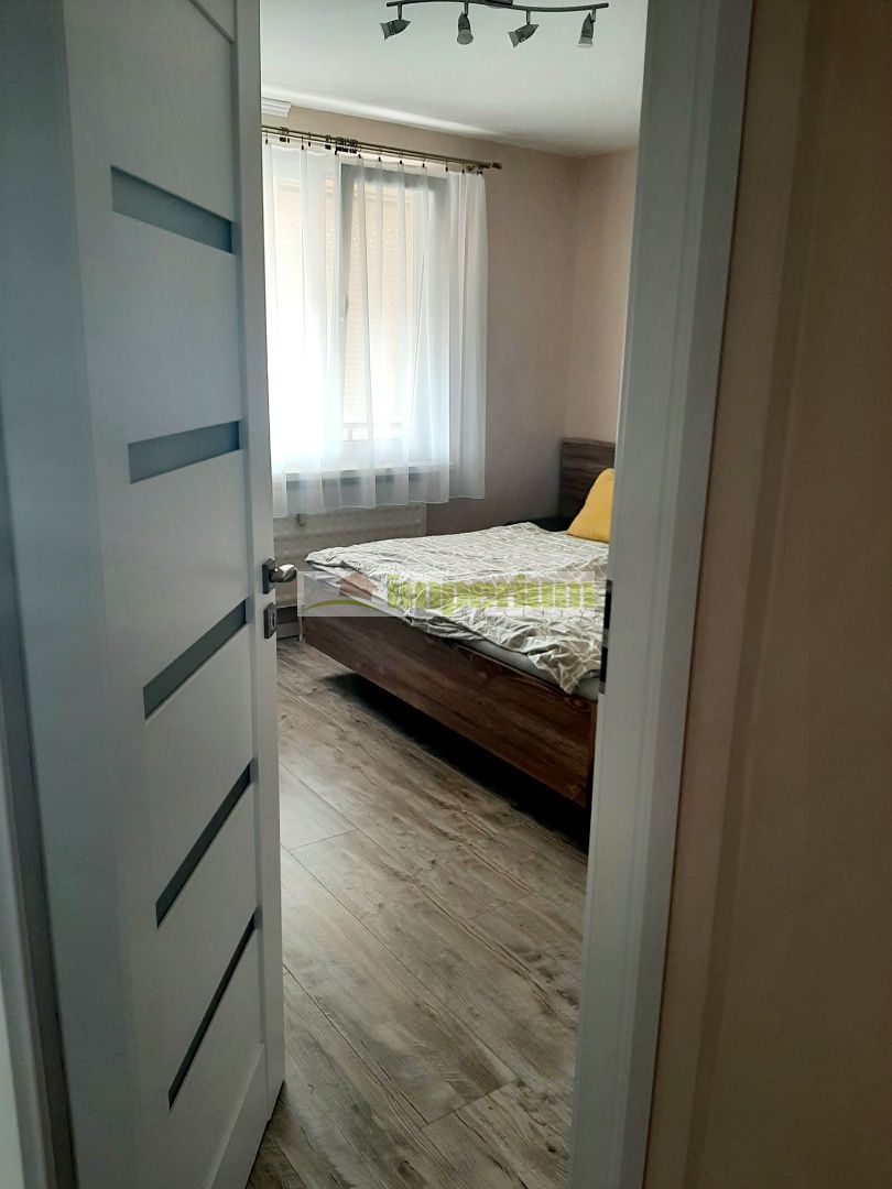 NA PREDAJ  priestranný  4 -izbový byt v  kľudnej časti Námestia SNP, v meste Dunajská Streda.