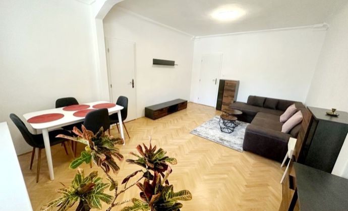Ponúkame Vám na prenájom 4 izbový byt Bratislava-Nové Mesto
