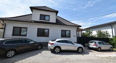 Kuchárek-real:  Ponúka priestranný 5 izbový rodinný dom po kompletnej rekonštrukcii Cajlanská ul. Pezinok