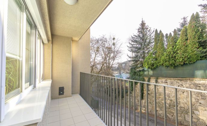 Priestranný 3-izbový (ev. 4-izbový) byt 112 m2 s garážou, pod Slavínom, výhľad na Hrad