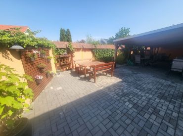 Rodinný dom s garážou - prerobený na pizzeriu a 2x byty