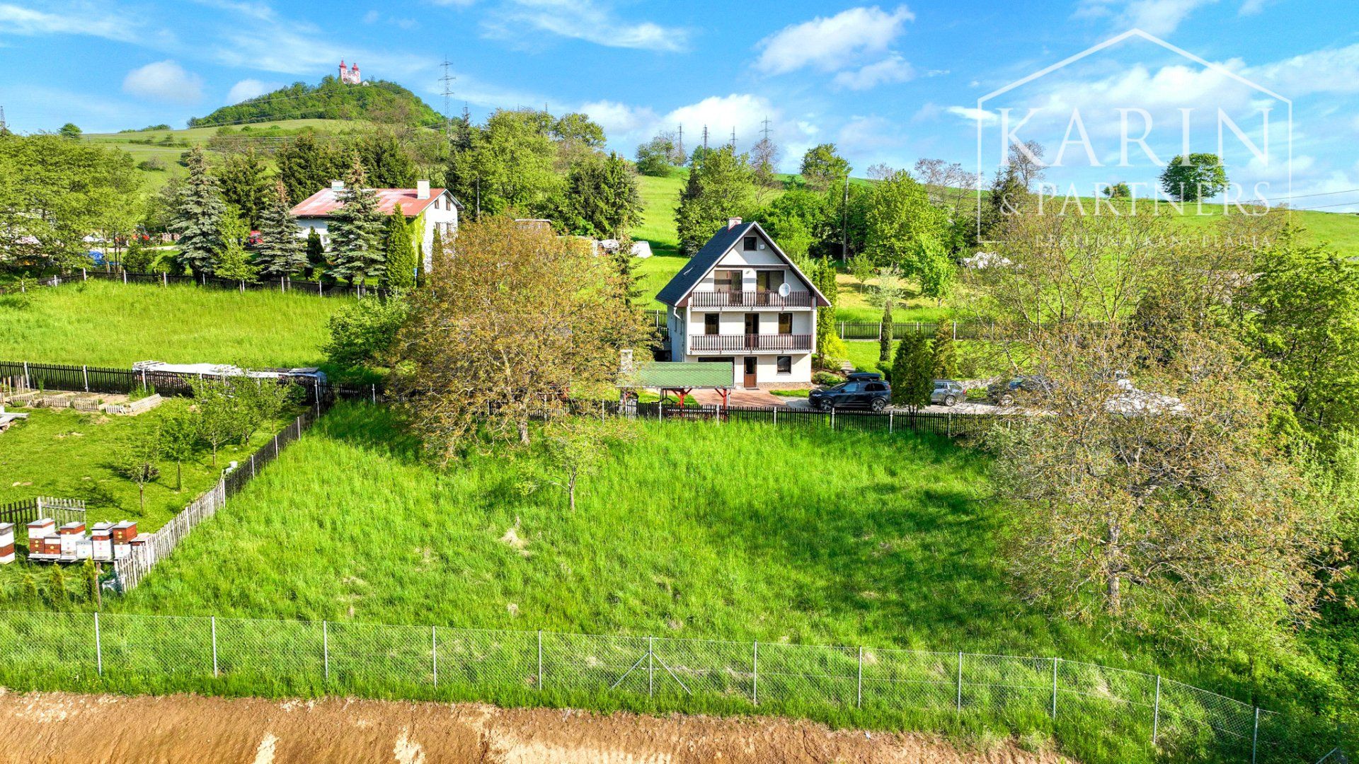 Slnečný rovinatý stavebný pozemok 1233m2, Banská Štiavnica