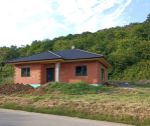 Novostavba 4-izbového tehlového bungalovu s pozemkom 644 m2, holodom, Melčice - Lieskové / Melčická dolina
