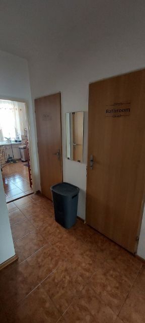 Na predaj priestranný tehlový 1 izbový byt v centre mesta Vranov nad Topľou.