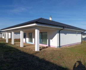 Tento krásny 4. izbový dom s priestrannou terasou bude Vašou pýchou. ROZLOHA POZEMKU 726m²