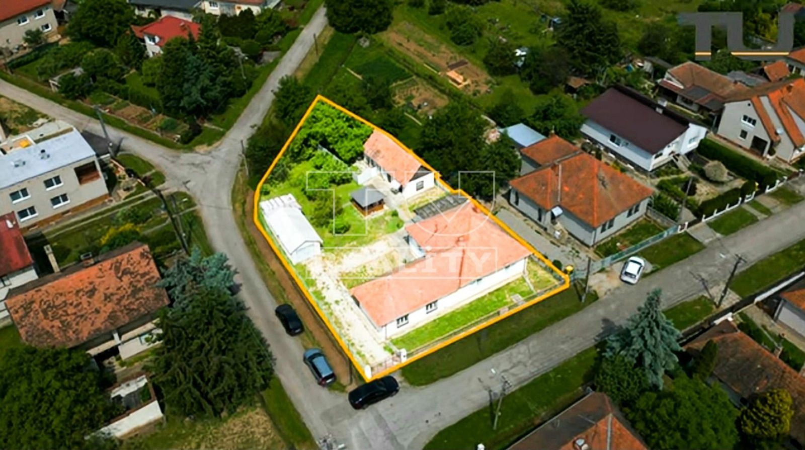 REZERVOVANÝ! Starší rodinný dom s pekným pozemkom 1069 m2 v tichej časti obce Nová Ves nad Žitavou