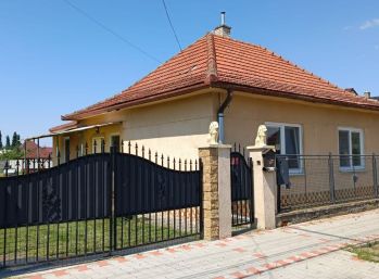 Rodinný dom s krásnym pozemkom na predaj v Trnovci nad Váhom okres Šaľa