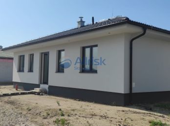4izbový rodinný dom v obci Ćakajovce