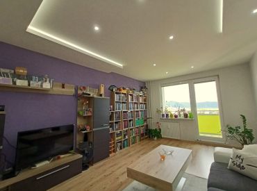 Slnečný 2 izb. byt 63,32 m2 s 2 loggiami kompletná rekonštrukcia Banská Bystrica predaj