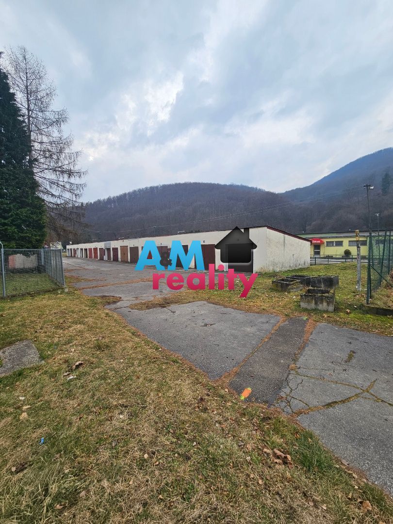 PREDAJ Garáž Trenčianske Teplice - SNP,  20 m2