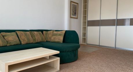 Prenájom 2 izbového bytu na Kukučínovej ulici v širšom centre