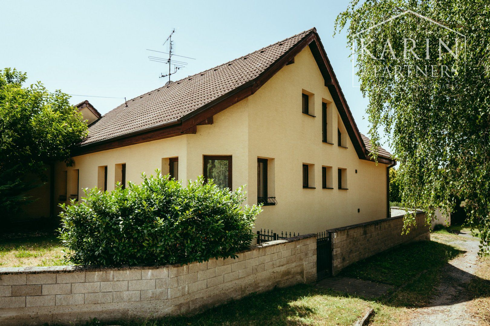 Priestranný rodinný dom s krásnou záhradou v meste Gbely, okr. Skalica