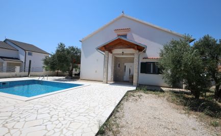 ☀ Vodice – Rodinný dom 140m2 s bazénom v pokojnej lokalite