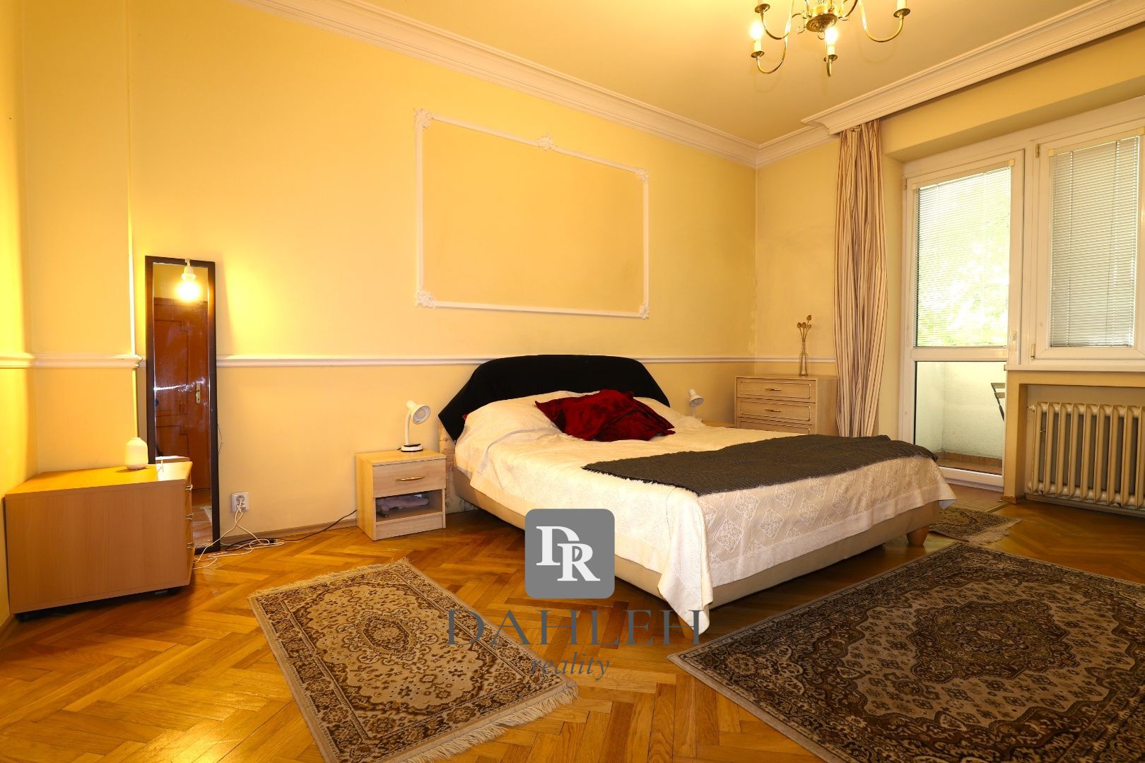 DAHLEH-Na prenájom 2-izbový staromestský byt na Zochovej ulici v Bratislave
