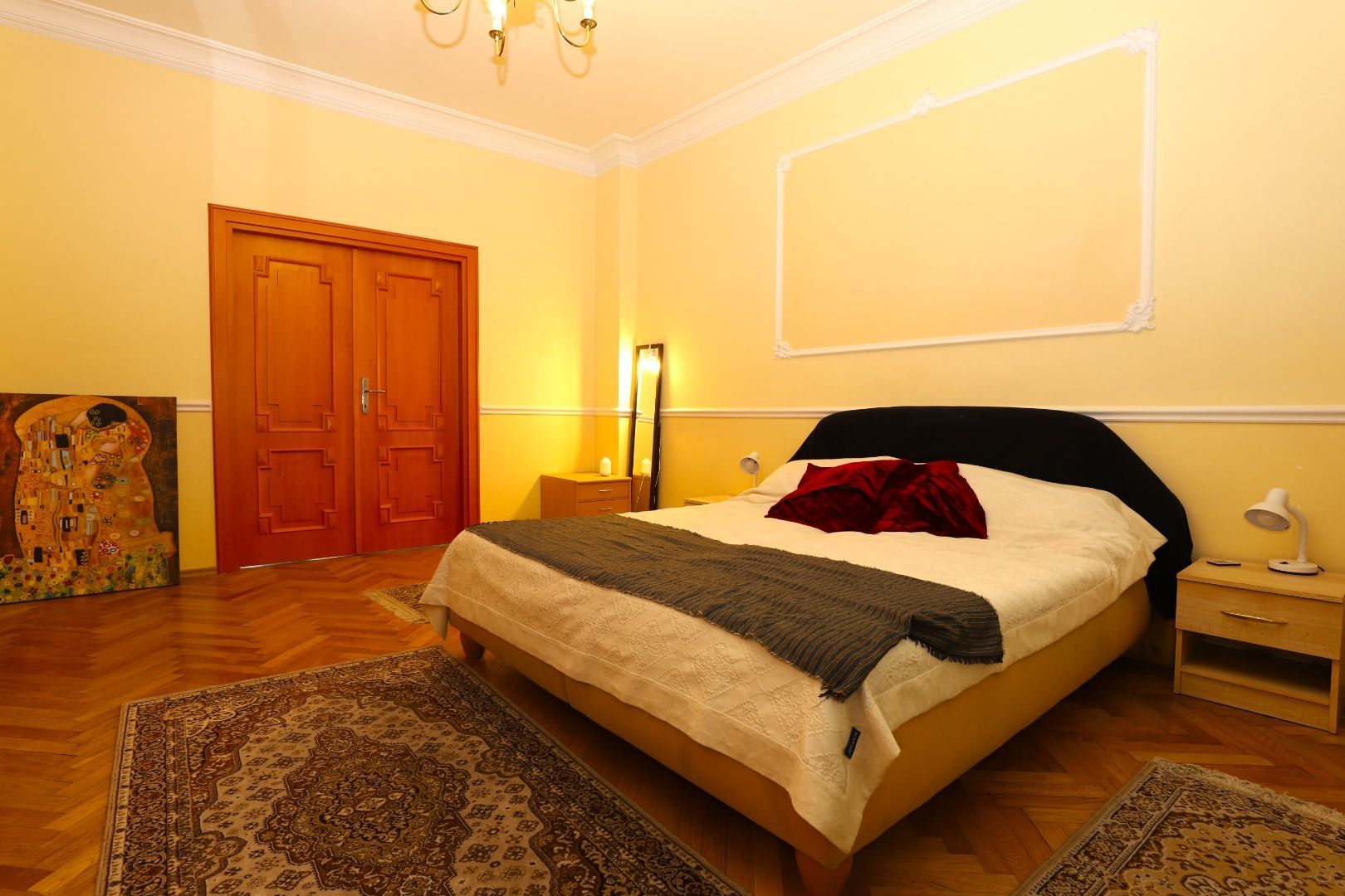 DAHLEH-Na prenájom 2-izbový staromestský byt na Zochovej ulici v Bratislave