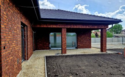 Novostavba kvalitného samostatného 4 izbového bungalovu v tichej a príjemnej časti obce Vlky.