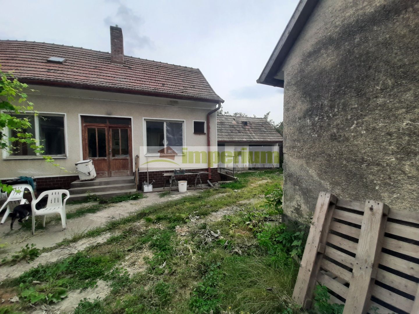 Imperium RK Vám ponúka  starší 4-izbový rodinný dom v okrese Dunajská Streda, v obci Trnávka