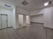 45 m2 OBCHODNÝ PRIESTOR V SENCI, pešia zóna