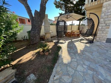 Predaj dom s dvoma apartmánmi len 100m od mora, Chorvátsko Vir