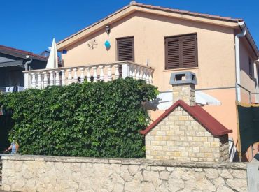 Dom s dvoma apartmánmi len 150m od mora,Chorvátsko - Vir