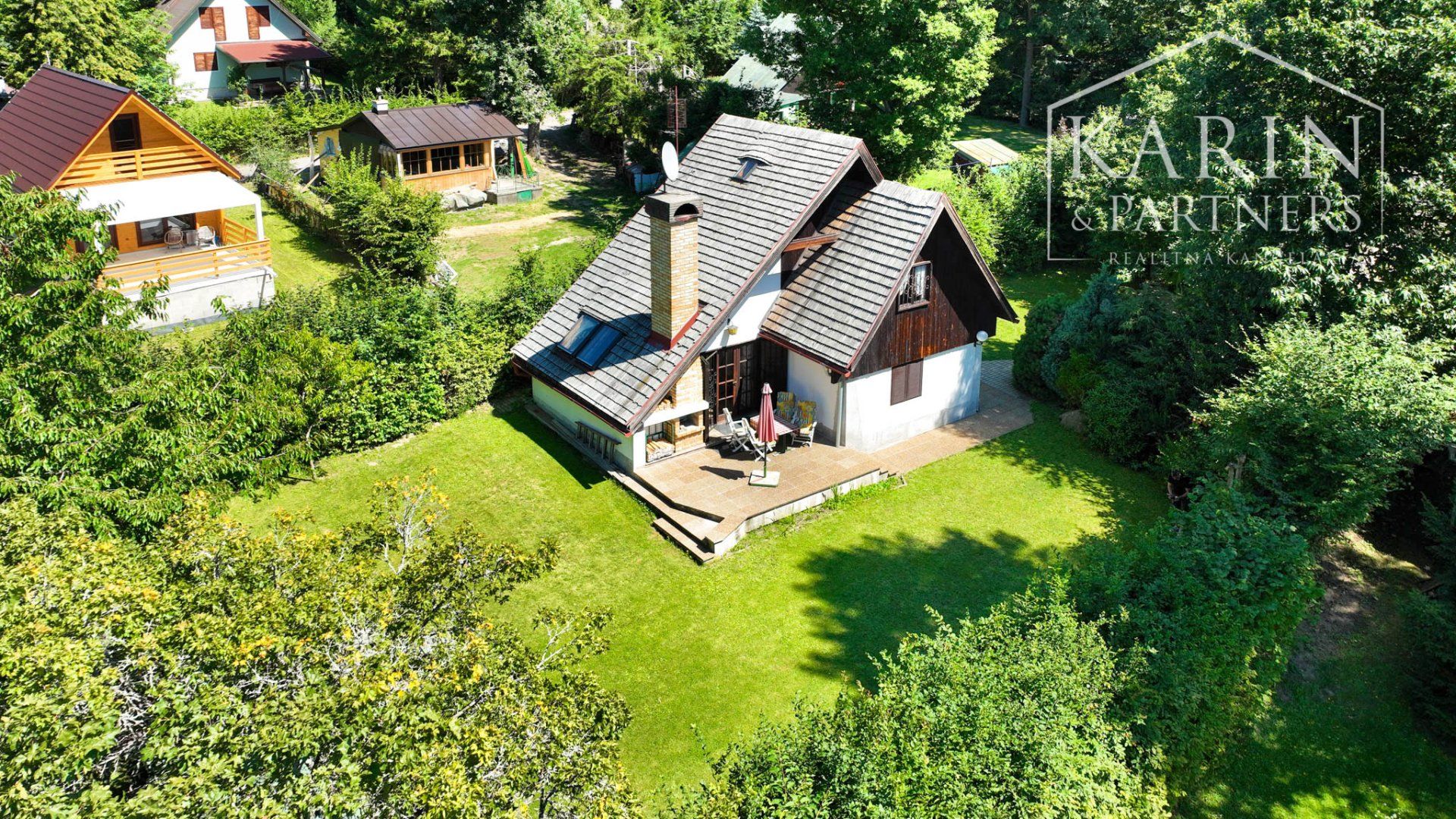 Rekreačná chata s krásnou záhradou 970m2 - jazero Počúvadlo - Banská Štiavnica