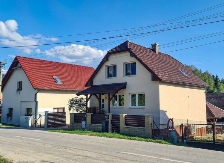 Na predaj pekný rodinný dom  s veľkým pozemkom, v obci Ďanová, okres Martin.