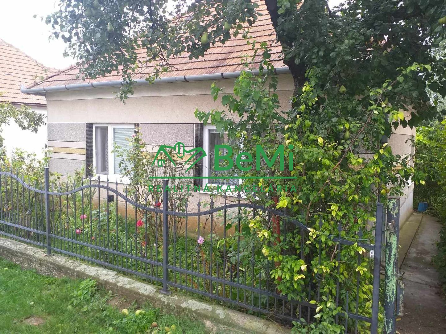 Predaj útulný starší 3 izbový dom(chalupa) v obci  Čápor,3D (141-12-ERF3)
