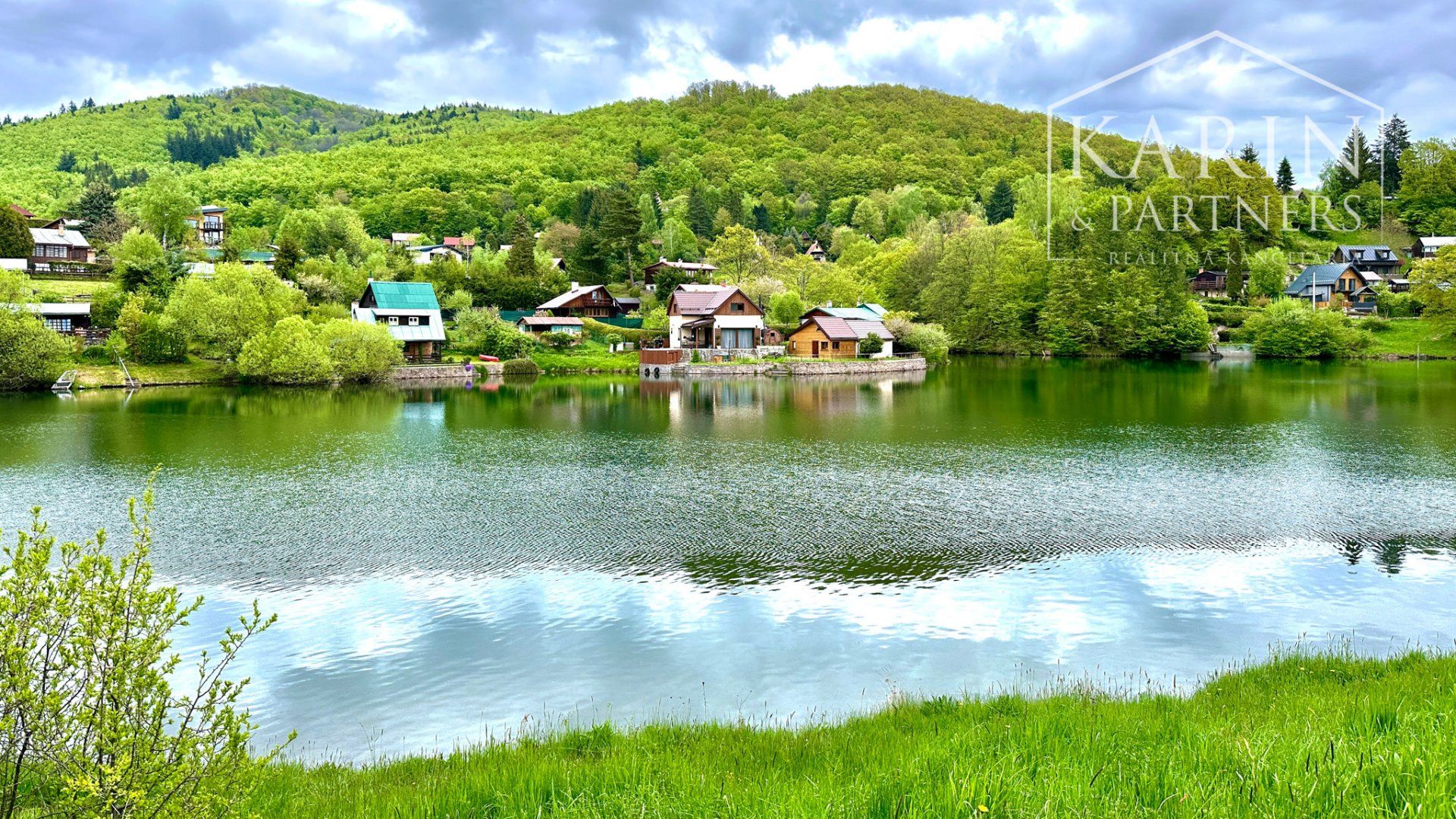 Stavebné pozemky so stavebným povolením 400m od jazera Banský Studenec - Banská Štiavnica