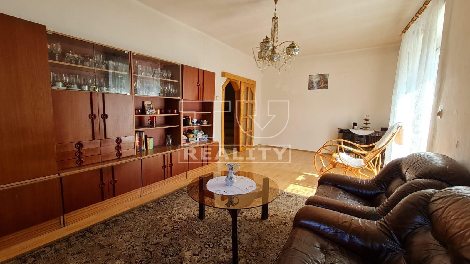 TUreality ponúka na predaj rodinný dom v Handlovej, pozemok 460m2