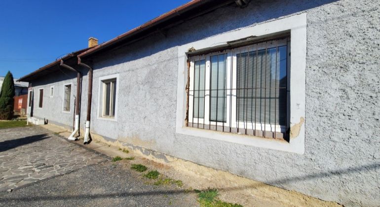 Pozemok pre komerčné využitie - kancelárie - sklady