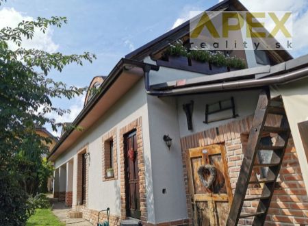 Exkluzívne APEX reality 4i. rodinný dom v obci Bojničky, pozemok 678 m2, terasa, pivnica