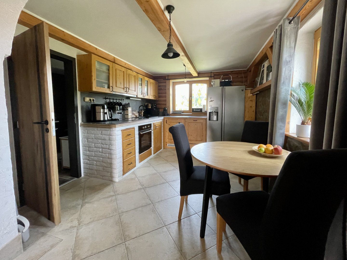 Na predaj úžasný 2 izbový byt v rustikálnom štýle s letnou kuchyňou a altánkom v obci Dolný Štál