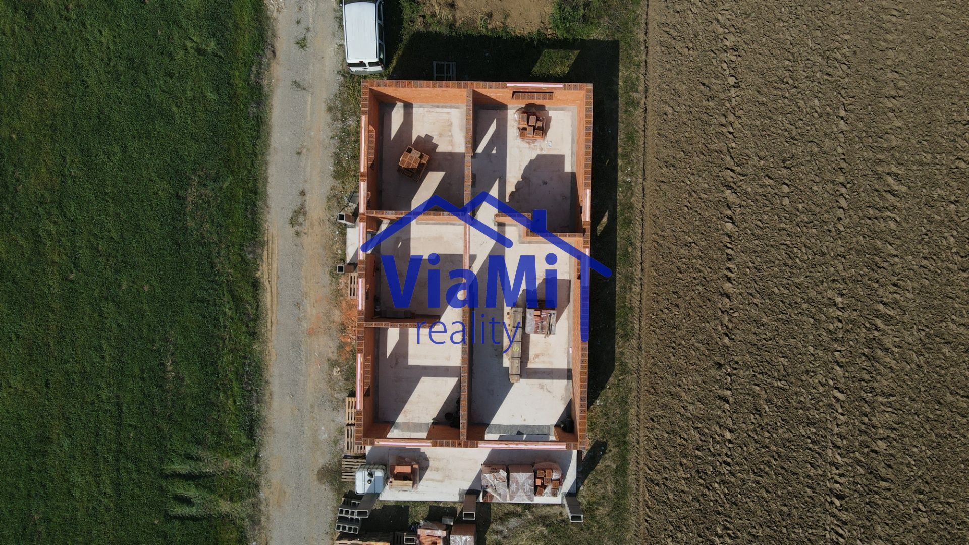 AI -1D - 019 Exkluzívne na predaj 4 izbový rodinný dom typu bungalov - HRUBÁ STAVBA s garážovým státím, obec Oponice