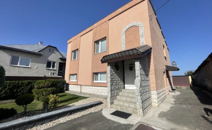 Zrekonštruovaný dvojgeneračný rodinný dom v Dlhom Klčove
