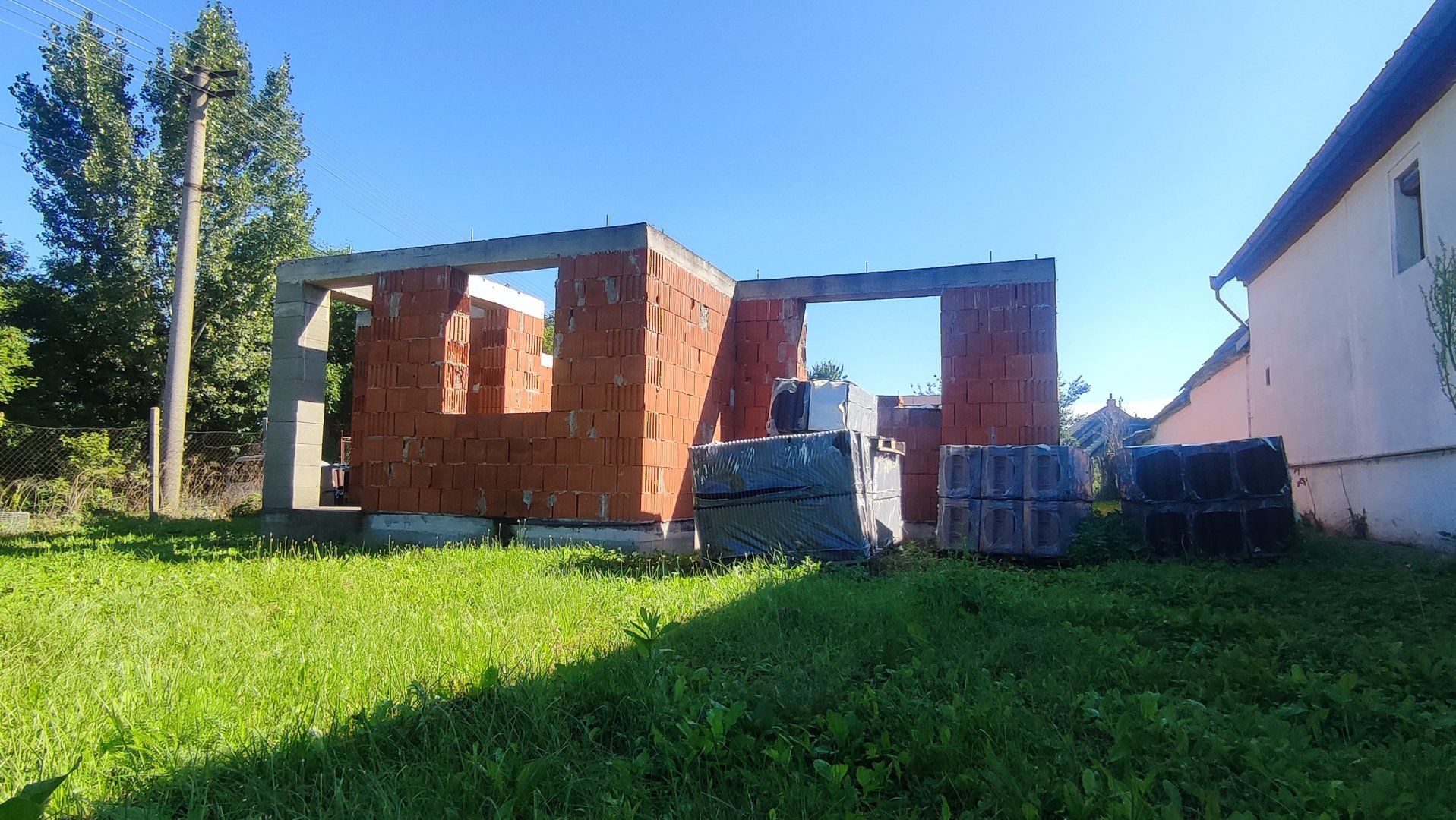 Rozostavaný dom na predaj v tichej a peknej štvrti v obci Brestovec