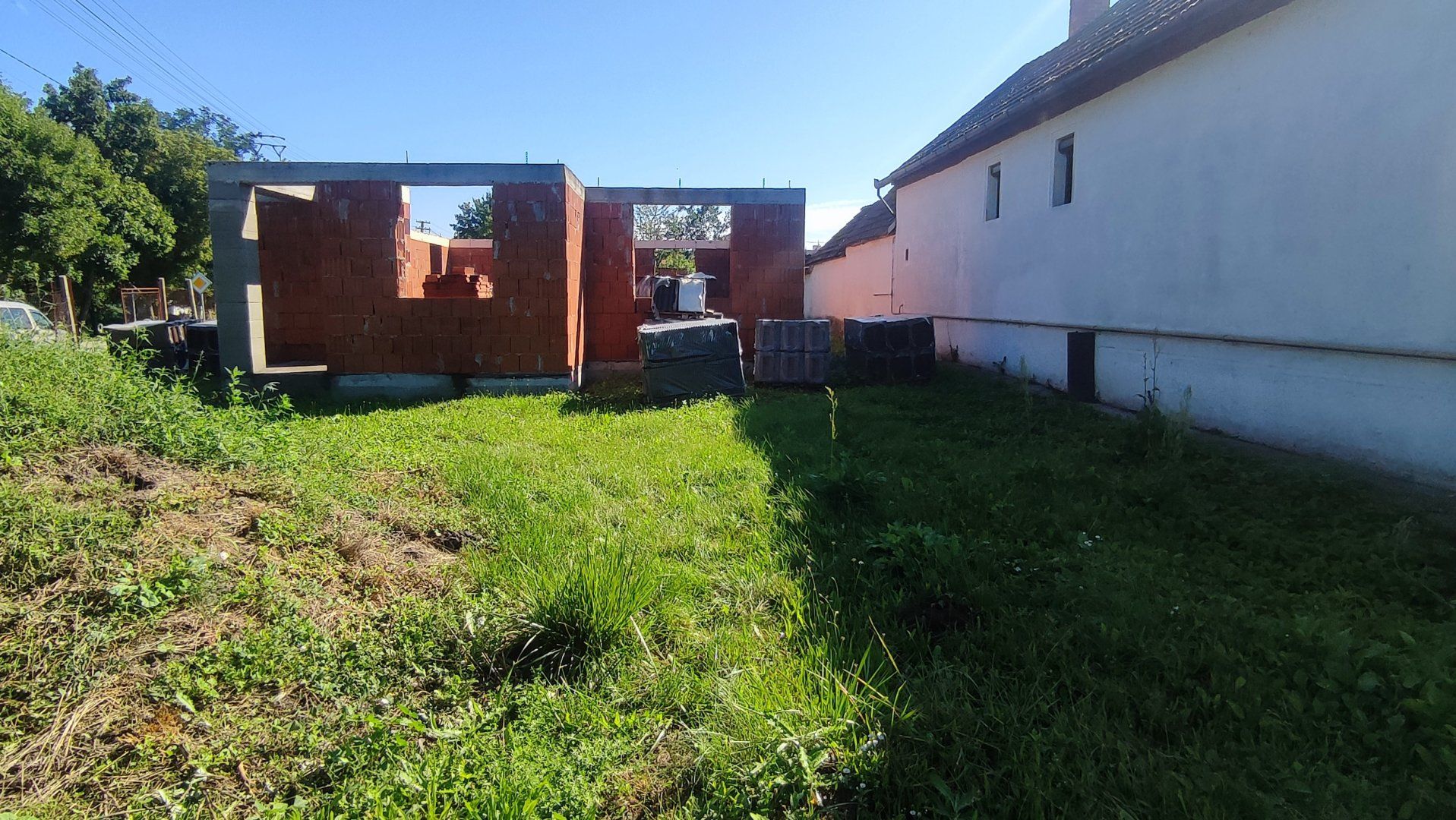 Rozostavaný dom na predaj v tichej a peknej štvrti v obci Brestovec