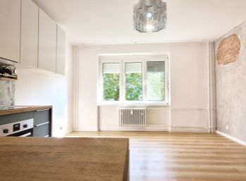 GODDESS PROPERTY - exkluzívne - PRENÁJOM - 4 izbový byt 74 m2 s 10 m2 pivnicou, Medzilaborecká ulica - RUŽINOV