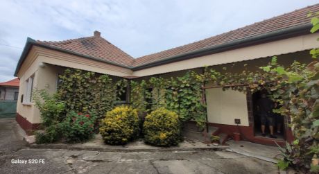 Predaj - 4 izb. tehlový RD čiastočná rekonštrukcia Dvory nad Žitavou.