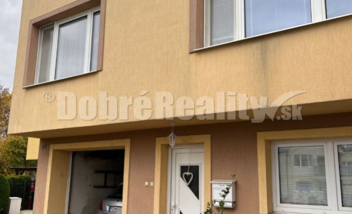 Ponúkame na predaj krásny 4 izbovy dom v Prievidzi