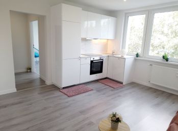 KOMPLETNE ZREKONŠTRUOVANÝ 2 izb. byt  - Vígľašská ulica, Petržalka