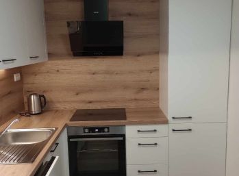 Prenájom krásny 1 izbový byt s balkónom , úplne centrum mesta