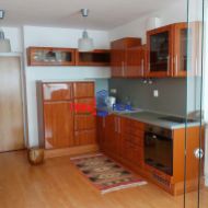 Moderný 2 izbový byt 55 m2 – Bajkalská 4/7, zasklená loggia, klimatizácia