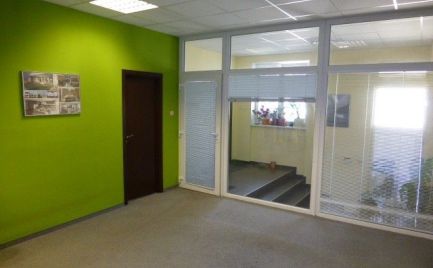 Na prenájom priestor o výmere 138 m2 vhodný pre obchodné, kancelárske alebo skladové účely.