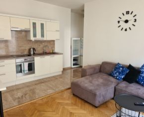 Pekný 3 izbový byt na pešej zóne v Bratislave - Gorkého ulica